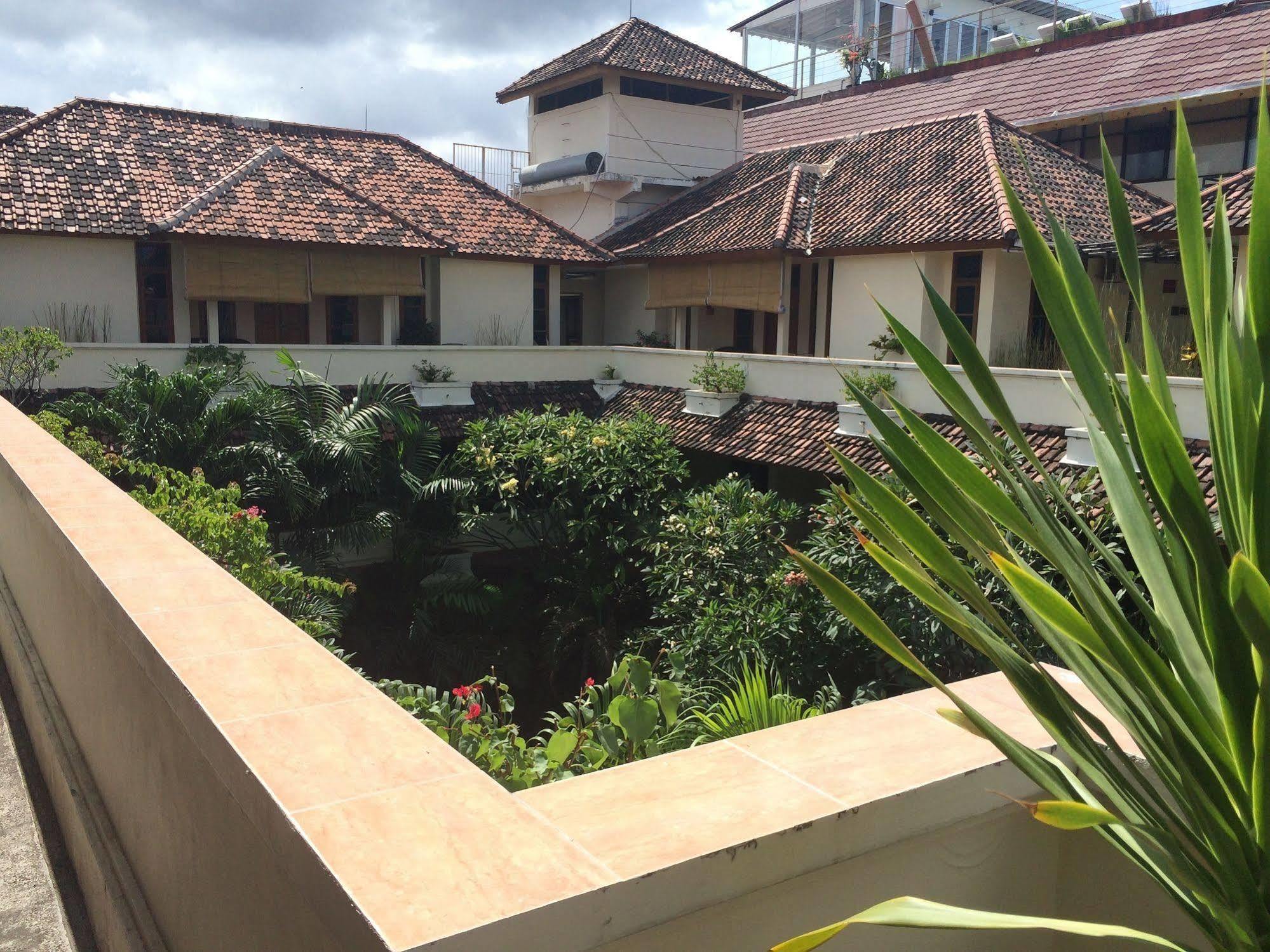 Secret Garden Inn Kuta Lombok Exteriör bild